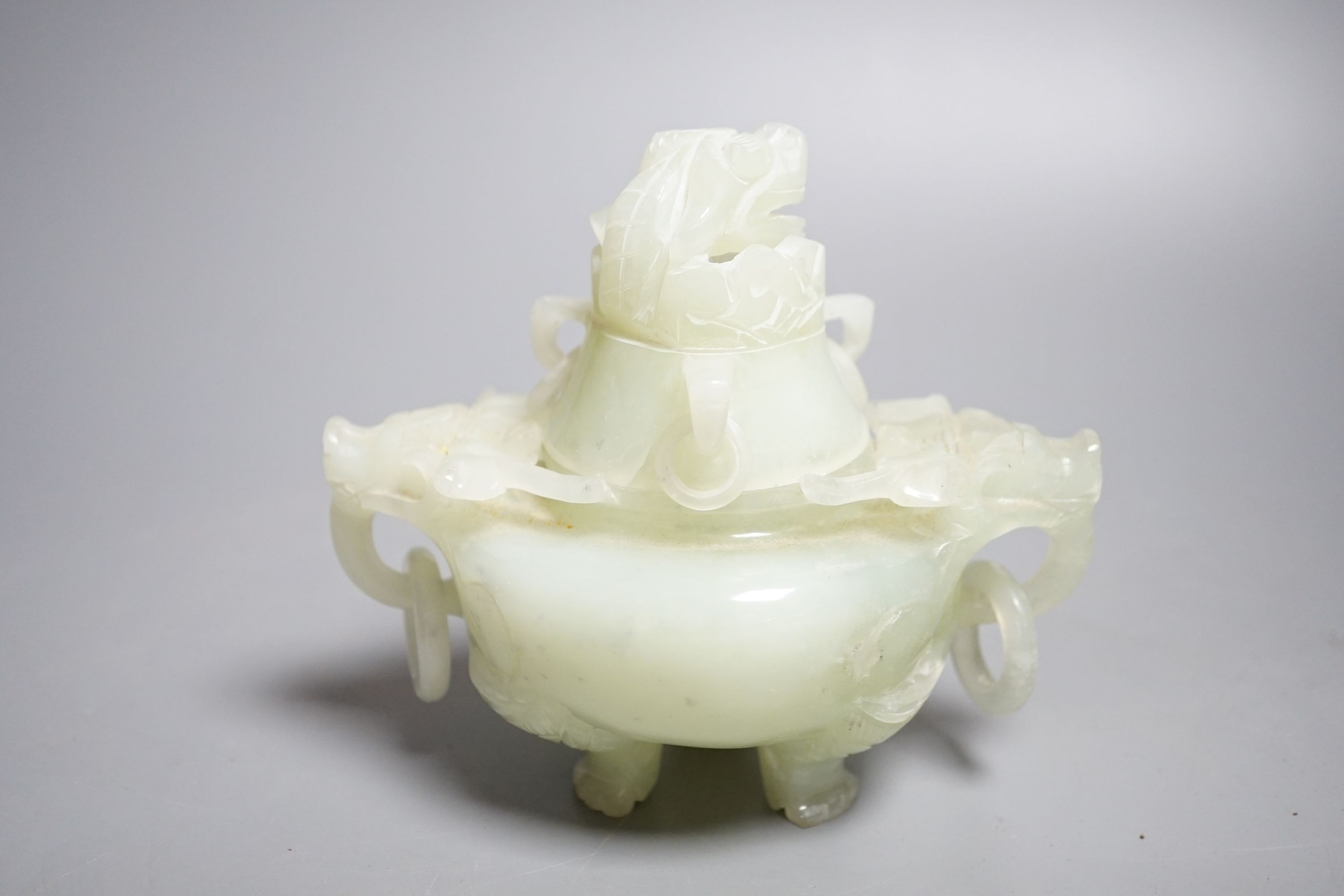 A Chinese bowenite jade censer and cover, overall height 12cm